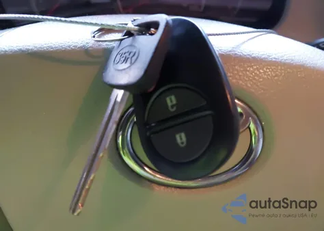 2013 Toyota Sienna L V6 7 Passenger z USA, uszkodzony, nr VIN 5TDZK3DC8DS389903